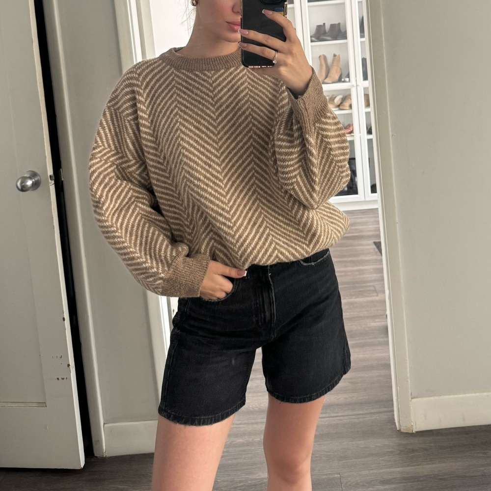 OAK + FORT Chevron Knit Sweater in Beige and Cream
